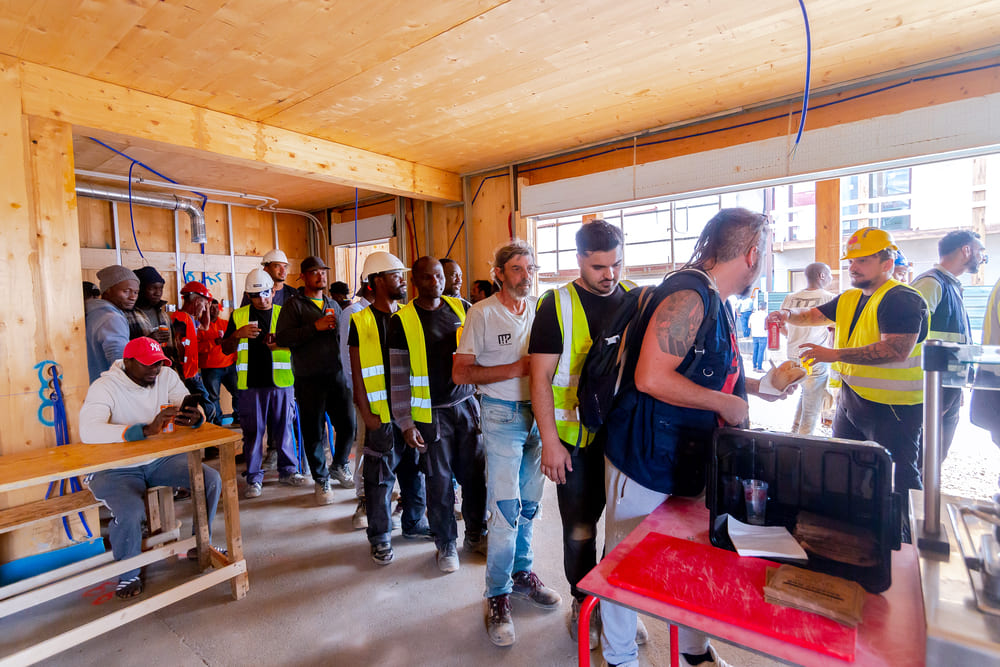 “Pau de Fileira” celebration at the Town Gardens construction site