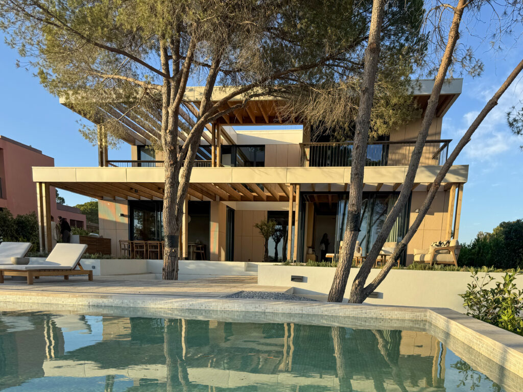 A new concept in sustainable architecture is redefining the lifestyle in Vilamoura: Arcaya - Prime Sustainable Village, developed by Bondstone.